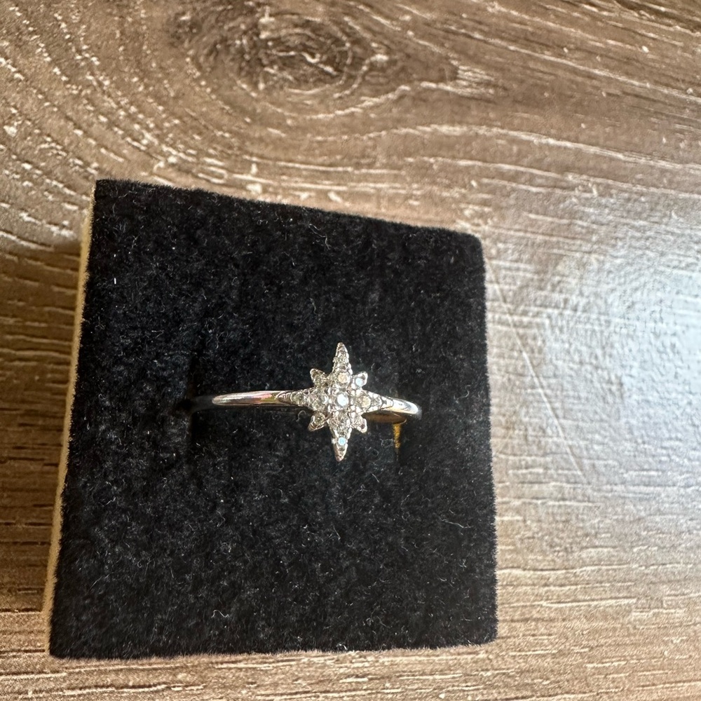 Sterling Silver Starburst CZ Ring - size 9 - Picture 4 of 7
